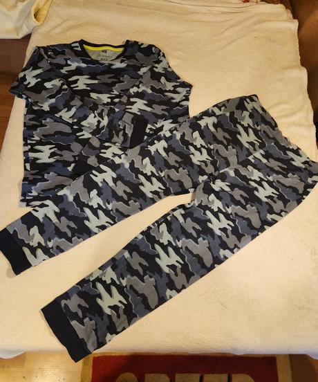 2 veľmi pohodlné pyžamá, f&f,164