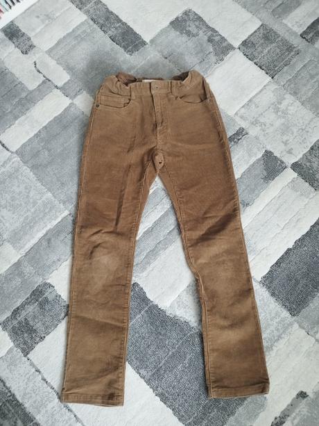 Menžestrove nohavice, zara,140