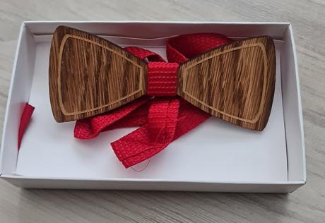 Drevený motýlik pre chlapca,