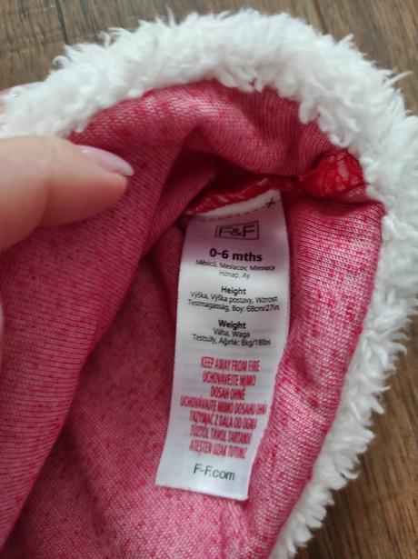 Vianočné šaty, 80