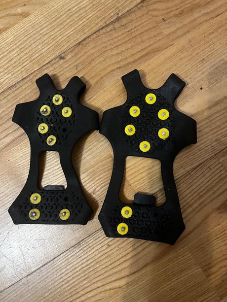 Protišmykové návleky na topánky,