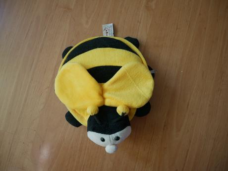 Obal na cd v tvare plyšovej včielky, 