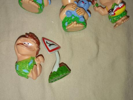 thumbnail image 2 of Kinder Surprise Otzis Cavemen Neanderthals Set – 2003 Original Figures Collectibles 2 of 4