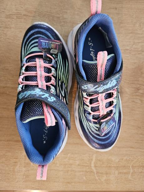 Skechers blikajuce tenisky, skechers,32