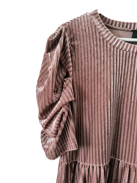 Krásne velúrove šaty, l