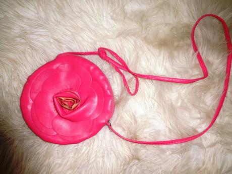 Moderná kožená kabelka v tvare kvetu,