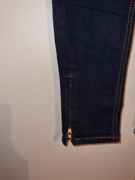 Džinsy v super stave krásne detaily, s