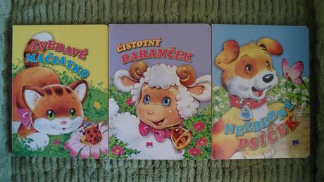 Zvedavé mačiatko čistotný baranček nezbedný psíček,