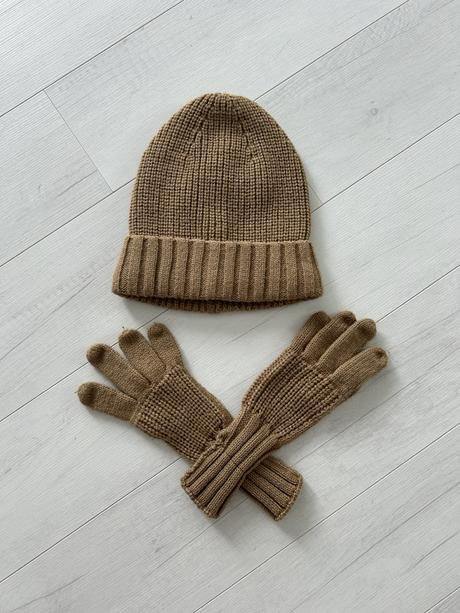 Ciapka a rukavice, zara