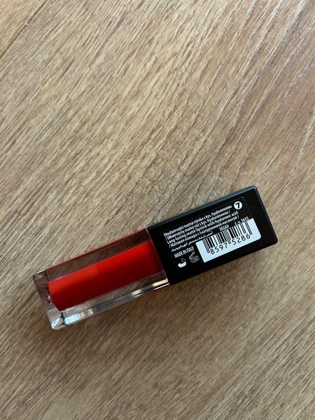 Červený ruž dermacol, 