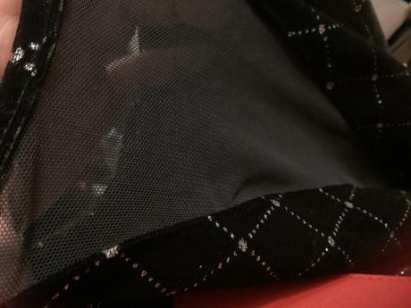 Krásne cierne šaty s kamienkami, s