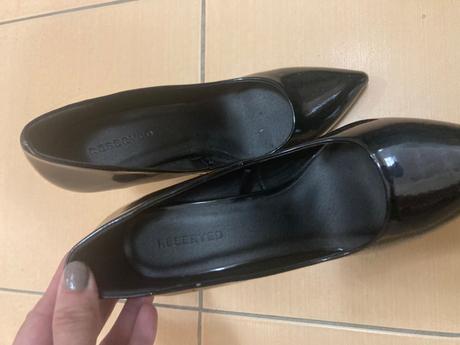 Krasne reserved lodicky cierne, reserved,38