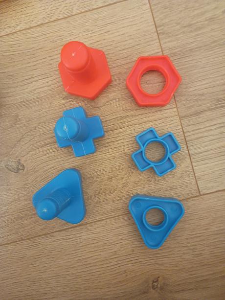 Hračka skrutky a matice, 