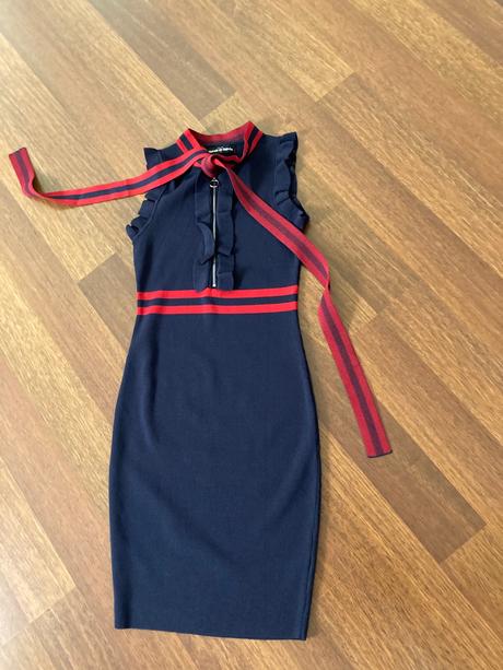 Uzke upletove saty talianska zn. noraholivia, s