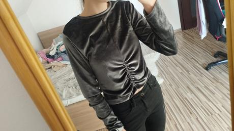 Zamatové tričko, 152