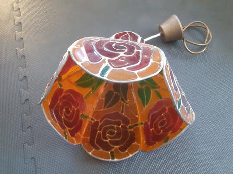 Starý farebný vitrážový luster s ružami, 