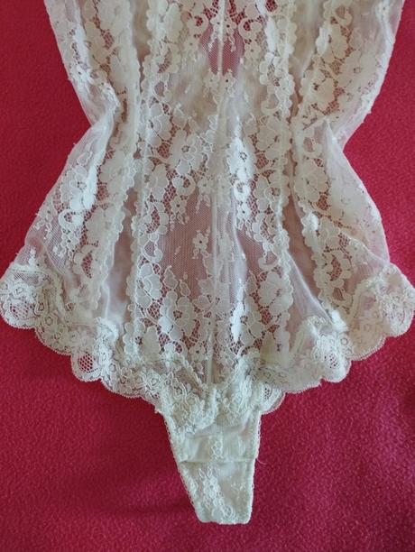 Krajkovane elegantne body, s