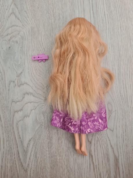Barbie zlatovláska,