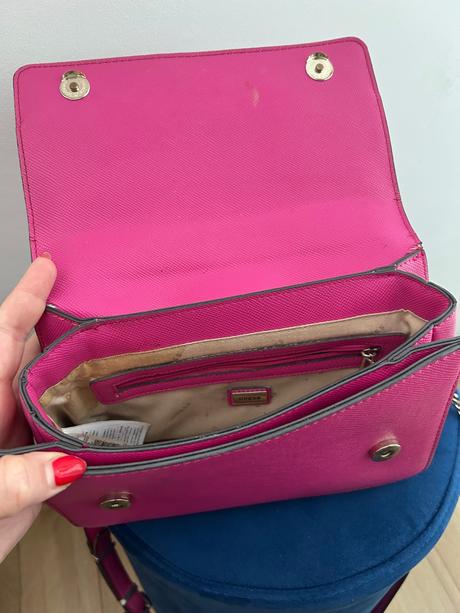 Guess cyklamenova kabelka, guess