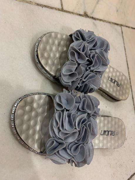 Sivé kvetinové letné šľapky, 38