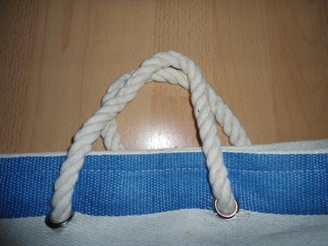 Velka bielo-modra plazova taska, 