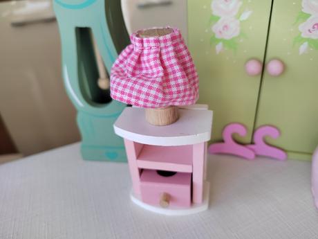 Spálňa do domčeka pre bábiky, 