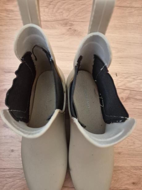 Gumáky, 37