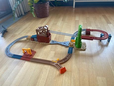 Predám vlakovú dráhu vláčik tomáš aj s vláčikmi, 