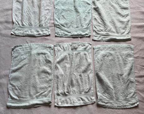 7 sivých a ružových uterákov na ruky, 2 plienky,