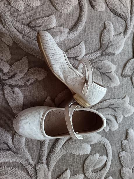 Topánky ku šatám, 26