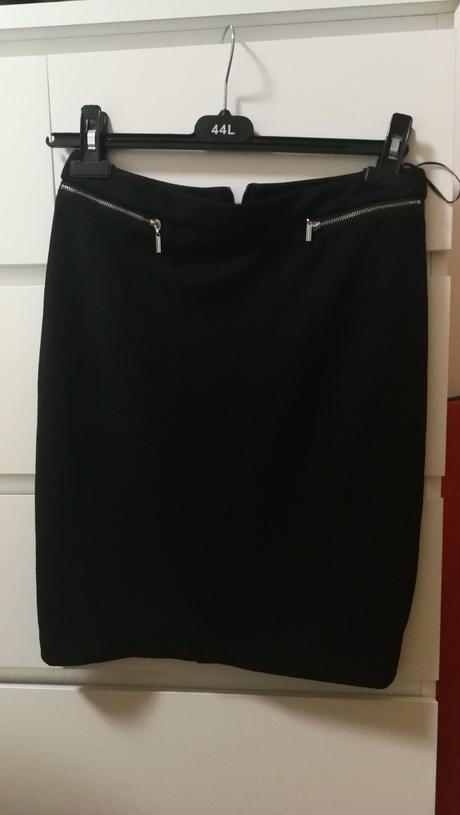 Cierna sukna, reserved,s