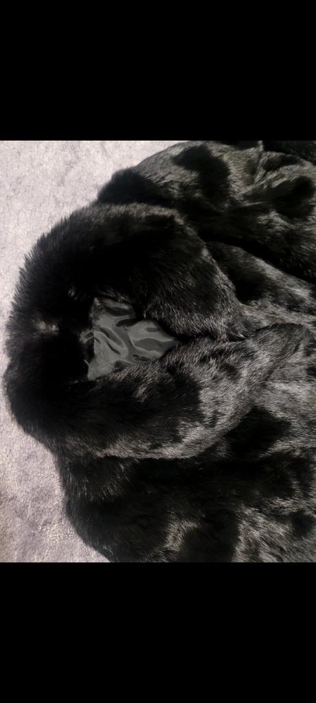 Elegantný čierny kožuch kara slovakia, l