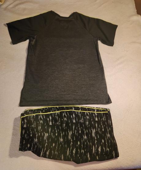 Úbor na telesnú/tréning kraťasy a tričko, 158