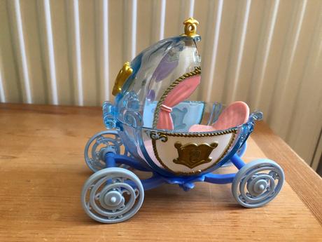 Bábika postavičky popoluška a princ,