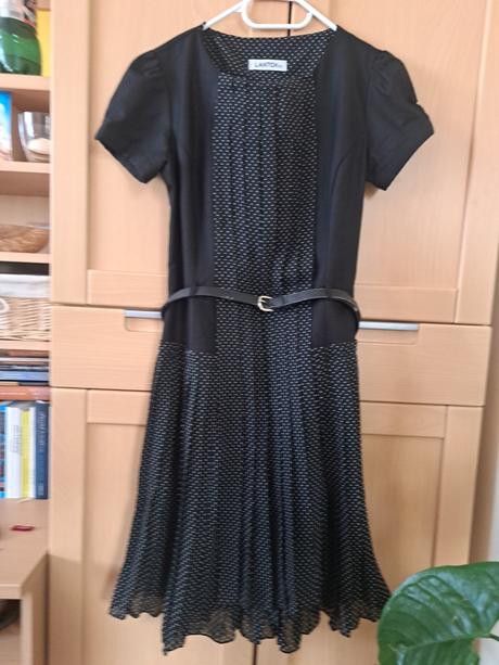 Čierne šaty, 40