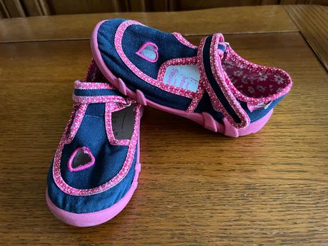 Riflovinové papučky s výrezom srdiečkom, ren but,27