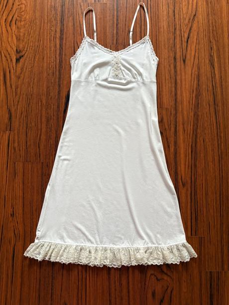 Biele šaty s čipkou, s