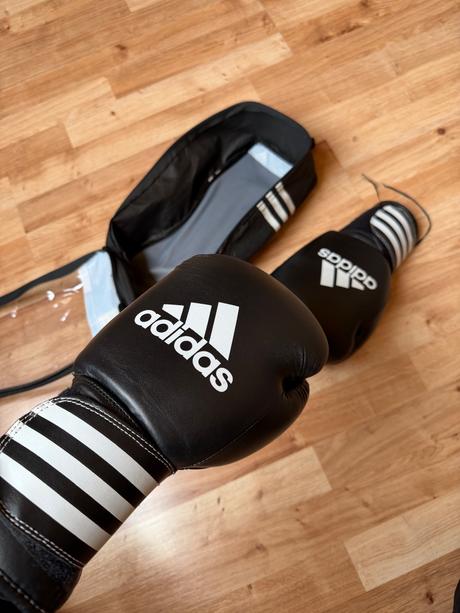 Boxerské rukavice adidas, 