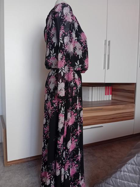 Šifónové šaty, 42