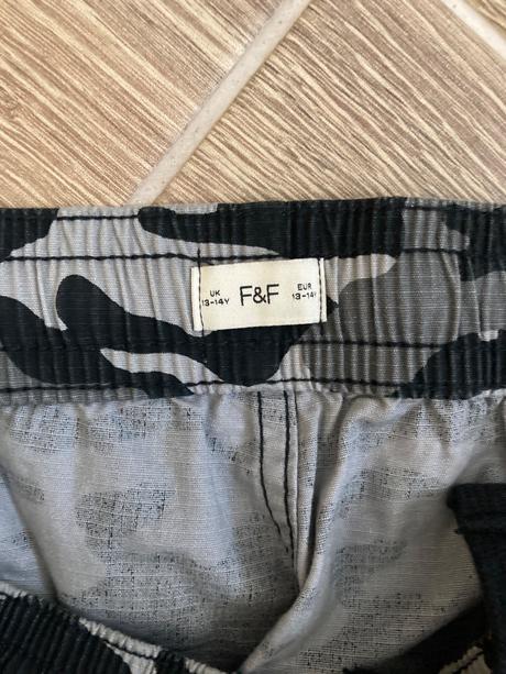 Šortky, f&f,164