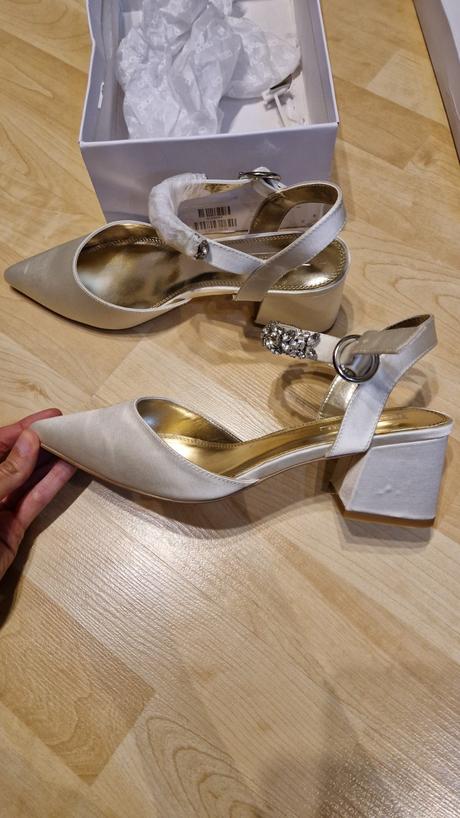 Svadobné/ spoločenské, 41