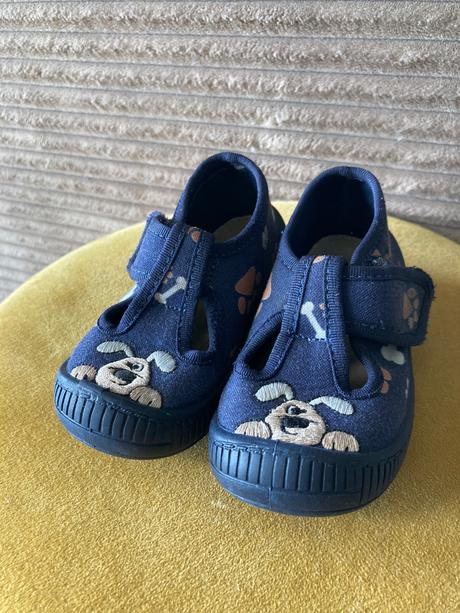 Papučky so psíkom, 21