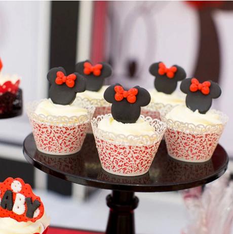 Vyrezávané košíky na muffiny/cupcakes 10 ks, 