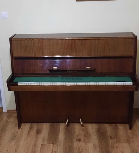 Pianino klavir petrof, 