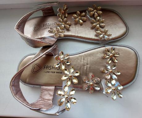 Dievčenské sandálky s kvetinkami, 33