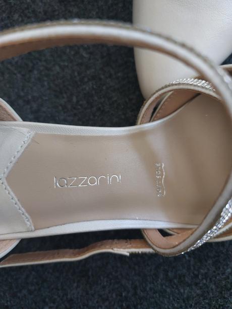 Slávnostné lodičky, 39