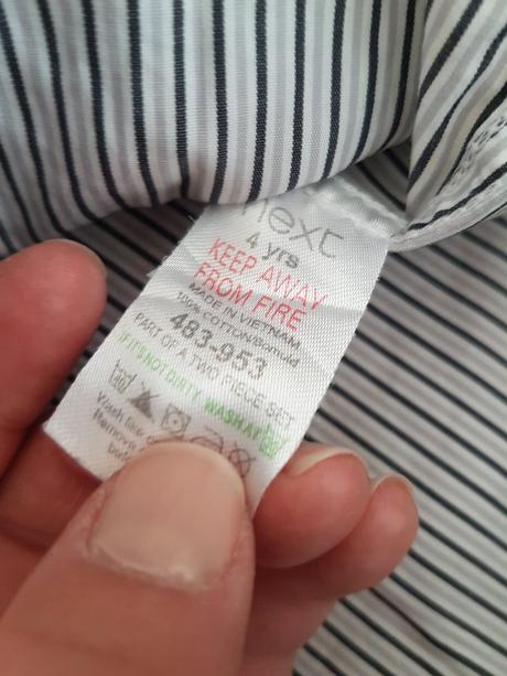 Kosela s kravatou, next,104