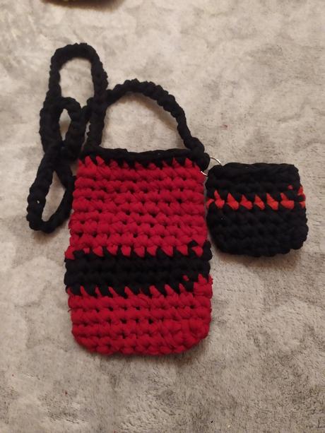 Puzdro na mobil a slúchadlá,