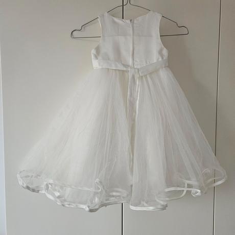 Biele nadýchané šaty, 116