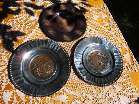 Tepané taniere-dekorácie z kovu,, 